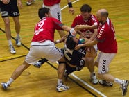 Favoriten siegen am ersten Spieltag
